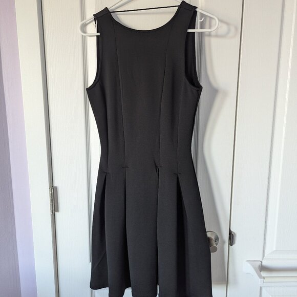Plunging Neckline LBD, Size 38 - Picture 3 of 7